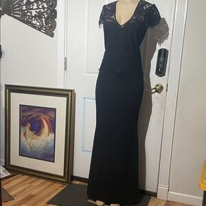 Elegant Black Lace Evening Dress